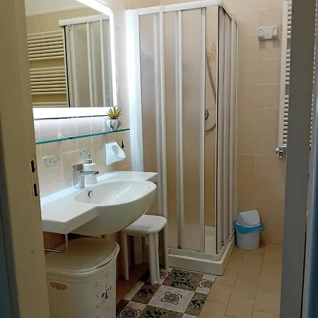 Casa Lesto 3* 바라노디스키아